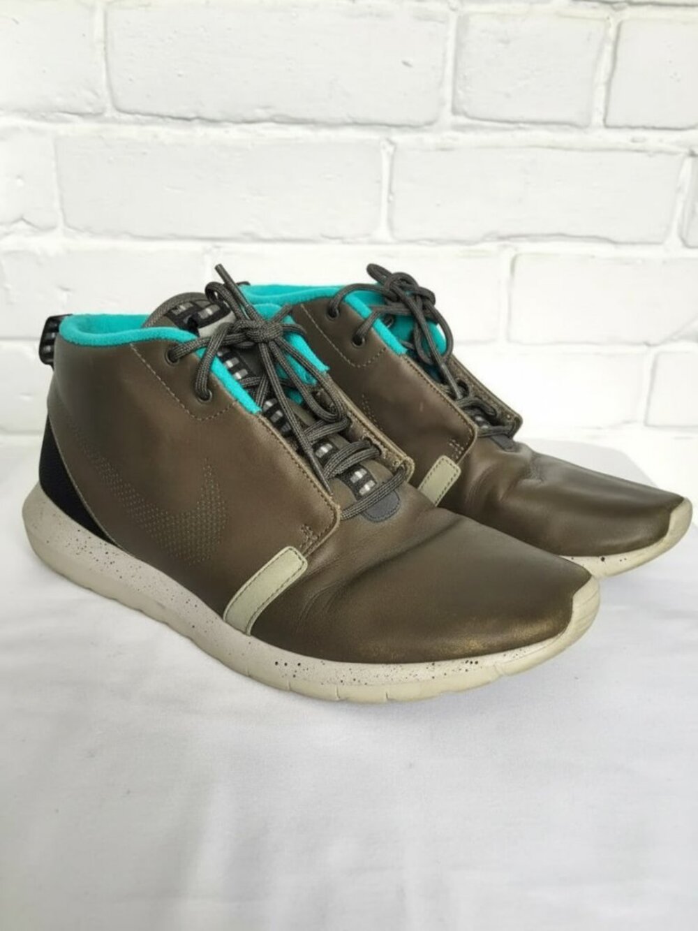 Nike Men's Roshe Run Mid Leather Sneakerboots Size 9.5 US